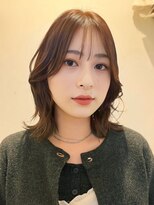 ロティー 天神(loty)&nbsp;ミディアムレイヤー レッドブラウン 暖色カラー 顔周りカット 