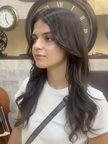 インデペンデンス(independence) くせ毛を活かした顔周りレイヤーカット