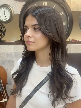 インデペンデンス(independence) くせ毛を活かした顔周りレイヤーカット