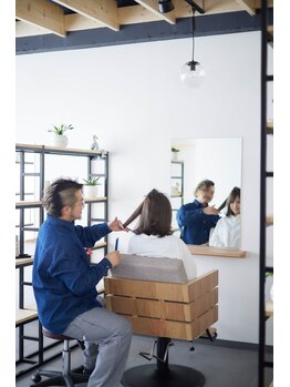 スイ(SUI)の写真/1人のスタイリストがお仕上げまで担当するので、ゆったりとお過ごしください☆