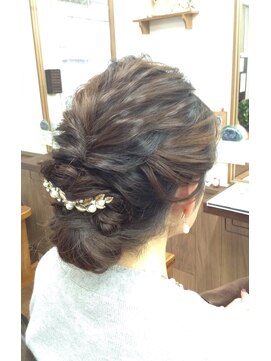 サロンド クラフト(salon de craft) ヌケ感のあるふわふわ毛束のクラシカルシニヨン♪