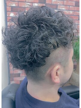 ワンバイワン(ONE BY ONE) 刈り上げパーマ