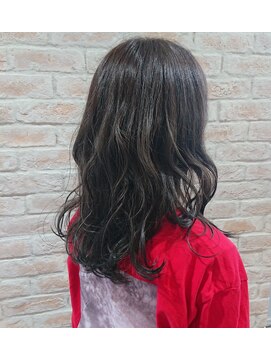 サンクチュアリー 千里山(Sanctuary) イルミナカラーでグレーに透けるダークアッシュカラー◎30代40代