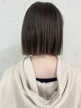 カモン(CAMON) 外ハネ切りっぱなしミディ　小顔 サイド レイヤー