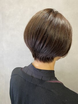 ウノ 若葉台(UNO) 大人丸みショート/明るい白髪染め