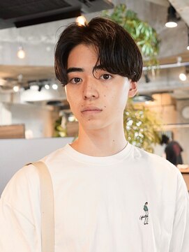 キュー(Cue_) 毛流れニュアンスパーマメンズカットセンターパート（表参道）