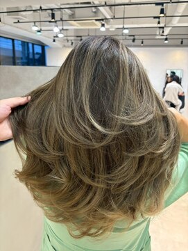 メリー オオサカ(Merly Osaka) butterfly layer cut