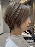表参道白髪ぼかしハイライトウルフショートボブグレージュ40代