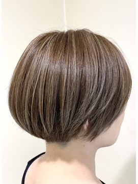 ナチュラルハイライト　白髪ぼかし　ショート