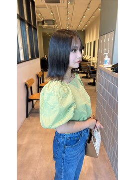 アヴェリー(avely) 外はねボブ/アッシュカラー/髪質改善/酸熱トリートメント