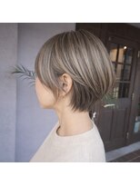 アットティー 金沢文庫(at tee...)&nbsp;丸みショート/白髪ぼかしハイライト/40代/50代/60代/金沢八景
