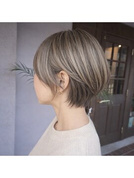 アットティー 金沢文庫(at tee...) 丸みショート/白髪ぼかしハイライト/40代/50代/60代/金沢八景
