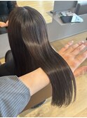 触れたくなる艶髪へ。大人女性に人気の髪質改善ストレート