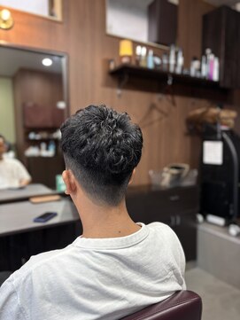 アオイ(Aoi) メンズパーマ×刈り上げスタイルで朝のセットも楽ちん♪