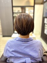 トレセッテ(tre sette)&nbsp;まとまる毛流れや動きのあるショートボブスタイル