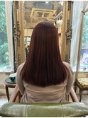 肌がより白く見えるコーラルピンク