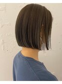 切りっぱなしボブ×オリーブベージュ