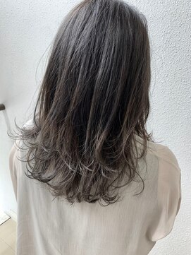 モルニ(MORNI) グレージュ_マロンベージュ Aラインボブ かきあげ