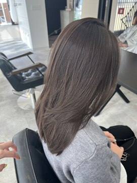 ロイ(ROI) レイヤーカット+グレージュカラー