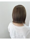 オリーブベージュ
