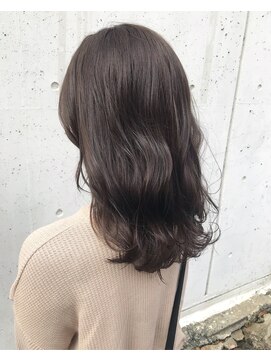 ヘアデザイン ソラ(Sola) 落ち着き上品アッシュベージュ なみなみウェーブロング