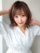 20代30代40代小顔外ハネミディアムひし形シルエットくすみカラー