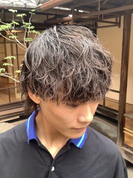 モーダアッカ(moda acca) ツイストスパイラルパーマ×マッシュウルフ/メンズヘア@20代30代