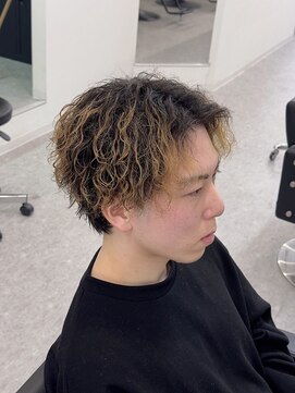 ブライト(BRIGHT) センターパートツイストスパイラルパーマ