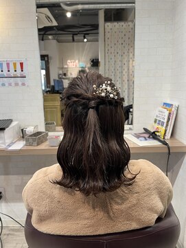 コワファーストナガサキシャンプーボーイ(COIFF1RST NAGASAKI SHAMPOO BOY) ハーフアップアレンジ タイトアレンジ お呼ばれアレンジ