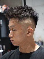 メッツ 原宿(METS)&nbsp;MEN'S/ツイストピンパーマ×アップバング/短髪/フェード