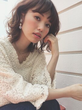 バズ(BUZZ) 伸ばしかけ★外ハネミディ