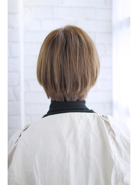 トランクイル サフリック(TRAN9UIL safric) 20代・30代・40代　ショートでキレイめモード