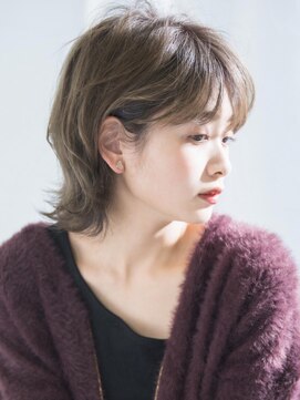 コム(com by neolive) 耳かけ外ハネミディ