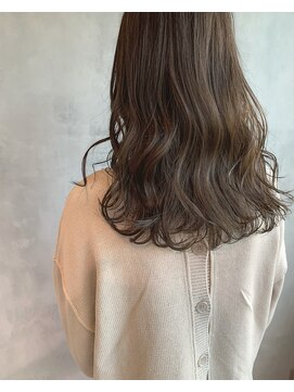 キチ(kichi.) [kichi.] セミロング×くすみベージュ