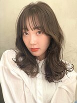 ビュートリアム 南青山(BEAUTRIUM)&nbsp;フェザーレイヤー 大人可愛いグレージュ 表参道青山20代30代40代