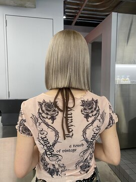 レコ 渋谷(LECO) プラチナの切りっぱなしボブ