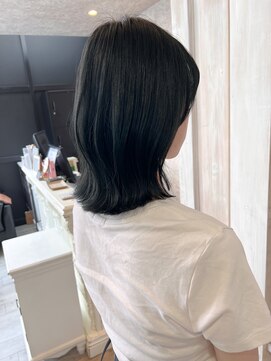 キャアリー(Caary) 福山caary 寒色カラーブルーブラック外ハネ切りっぱなし モテ髪