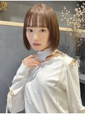 顔まわりレイヤーミルクティーベージュグレーベージュボブ