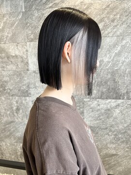 ノア(NOAH) ホワイトベージュ×切りっぱなしボブ