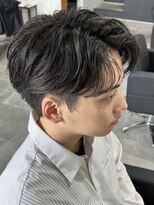 ヒュイル バイ ニアウ(Hwyl by Niau) メンズカットセンターパートニュアンスパーマ毛流れパーマ