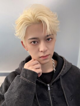 サイドパート/ホワイトブロンド【メンズサロンZina天神】