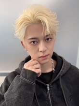 ジーナ 天神(Zina) サイドパート/ホワイトブロンド【メンズサロンZina天神】