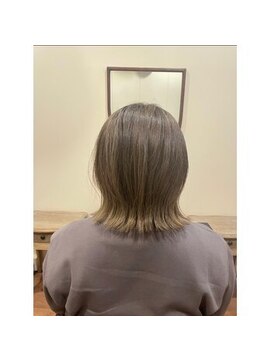 サンズ アイニー(SUNS ini) 切りっぱなしボブ x ハイライト