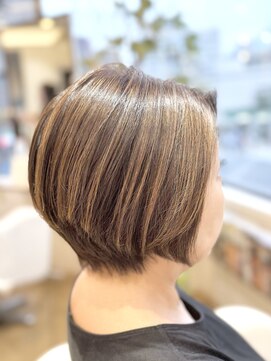 シュヴー 築地(CHEVEUX) 明るい白髪染め（白髪ぼかし）/丸みショート/40代/50代/60代/