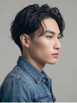 インブルーム(In Bloom)&nbsp;センターパート ニュアンスパーマ ツーブロック 黒髪 20代