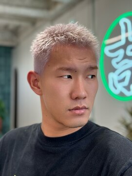 吉 スパイキーホワイト坊主