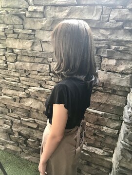 リリー(LiLy) 細めのハイライトミディ