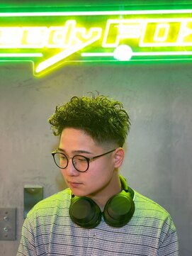 グリーディーフォックス 代々木(Greedy FOX) アップバング/ツーブロックマッシュ/束感/波巻き[シェービング]