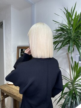 ロア インターナショナル 新宿店(LoA International) 【LoA】ホワイトブロンド切りっぱなし抜きっぱなしボブ