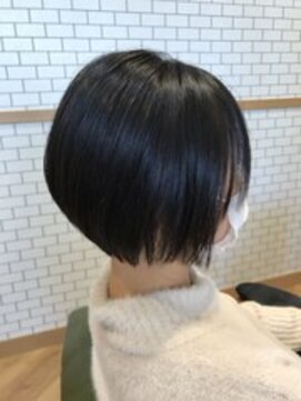 カシータフロル 守山(Casita flor) 前下がりショートスタイル(^^)/丸みショートボブ